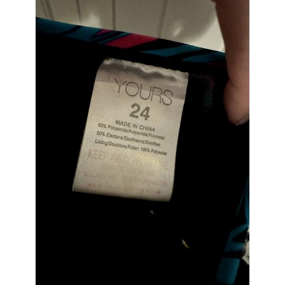 Yours "Queen of Curves" Colorful One Piece Swim Suit Size 24 - Picture 6 of 6